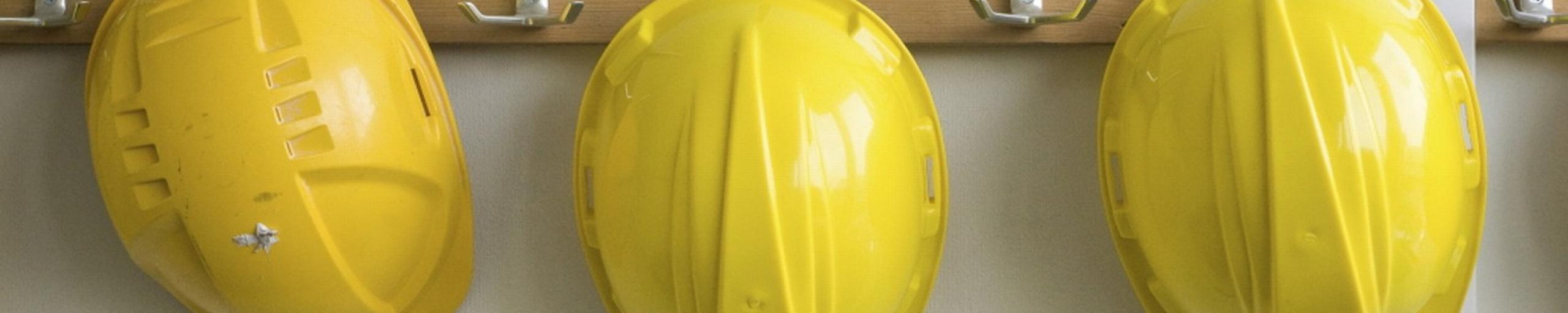 gele helmen bouwhelmen