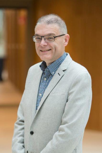 portretfoto van algemeen directeur Erwin Debie